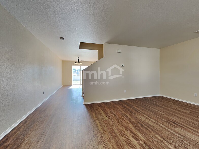 Building Photo - 2136 Summit Way