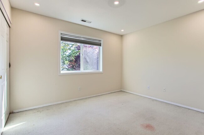 Building Photo - 16789 NW Stoller Dr