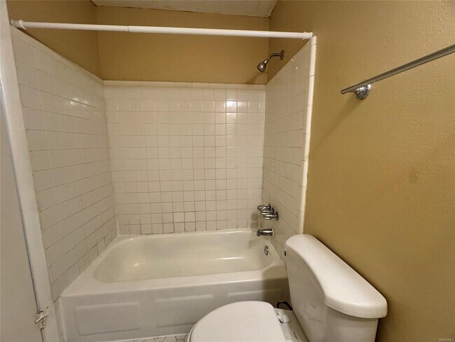 Building Photo - 429 Fieldbrook Dr