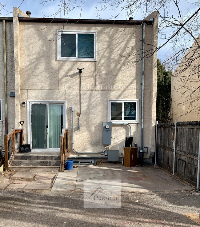 Building Photo - 1122 Delaware Dr
