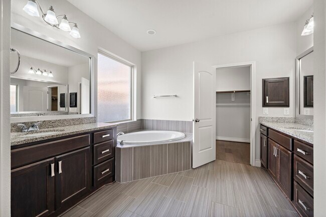 Building Photo - 3907 Pinecrest Peak Dr