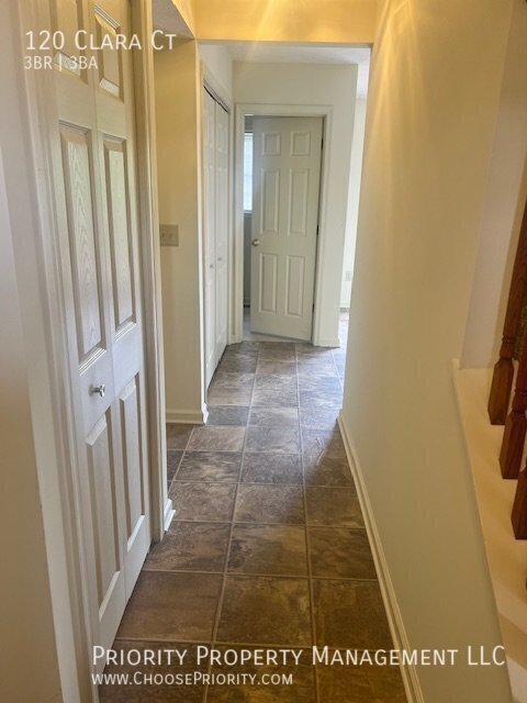 Building Photo - 120 Clara Ct