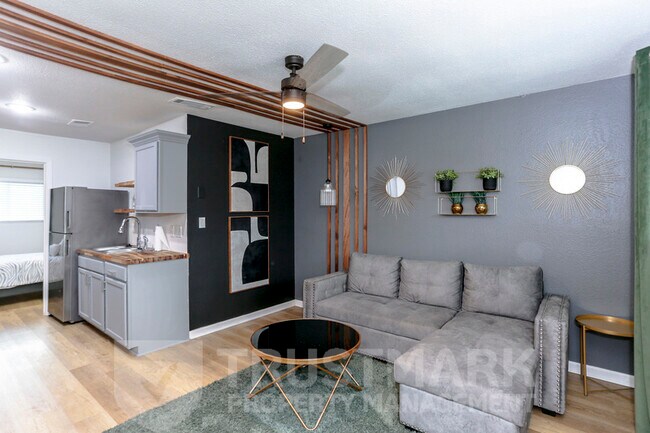 Building Photo - 614 Adams Ave