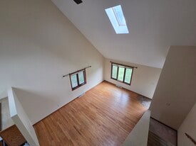 Building Photo - 708 Aber Dr