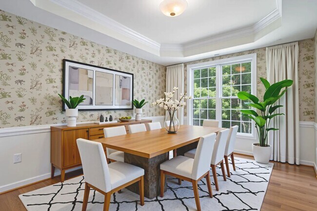 Building Photo - FABULOUS 5 BEDROOM RENOVATED HOME IN HAMPTON PARK