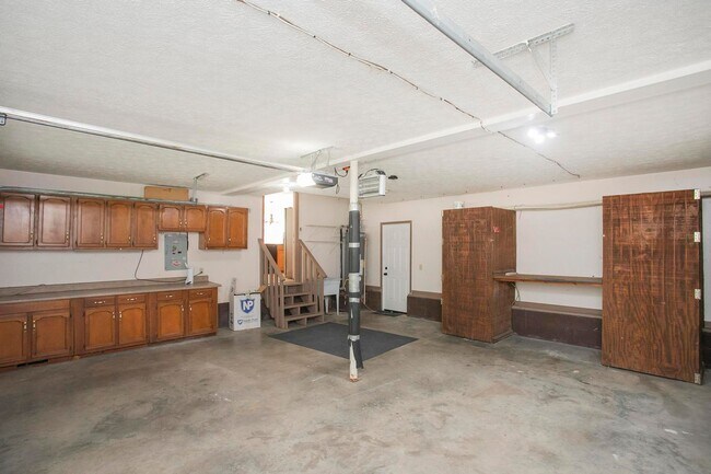 Building Photo - 134 Royal Ct