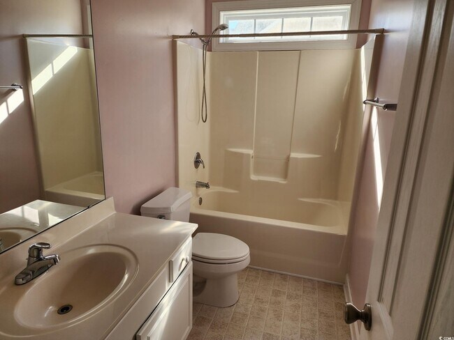 Building Photo - 176 Whispering Oaks Dr