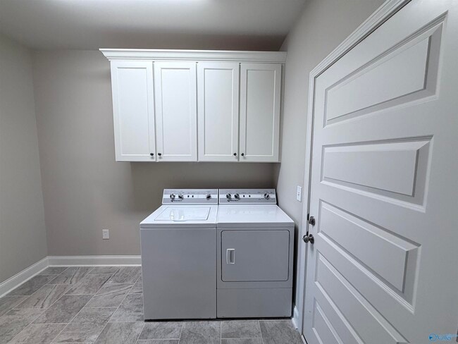 Building Photo - 7419 Flint Xing Cir SE