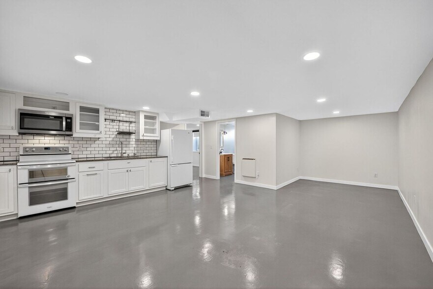 Primary Photo - 5614 35th Ave E
