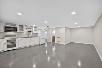 Building Photo - 5614 35th Ave E