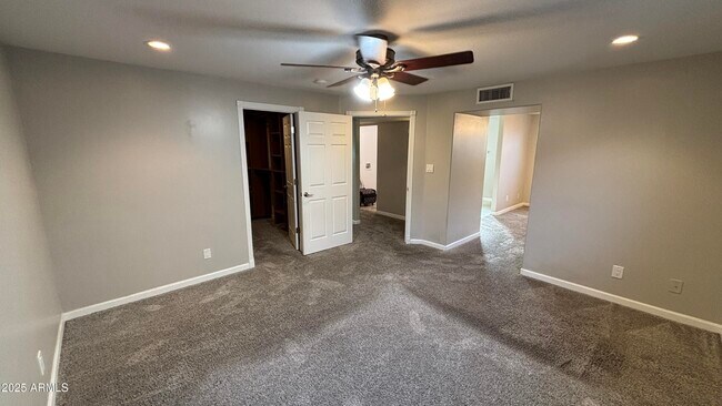 Building Photo - 8625 E Valley View Rd