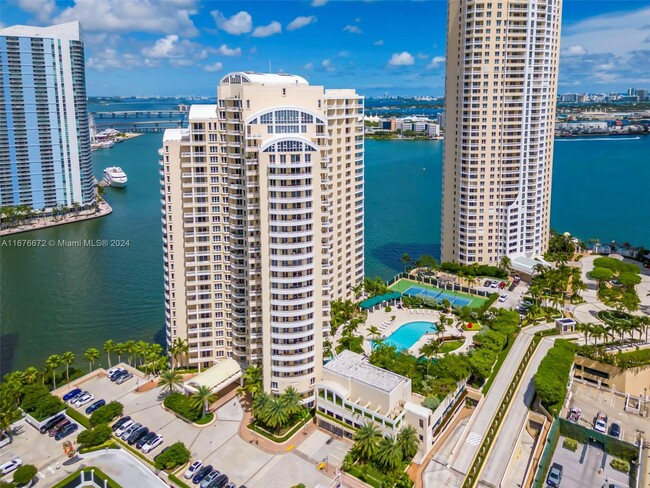 Building Photo - 888 Brickell Key Dr