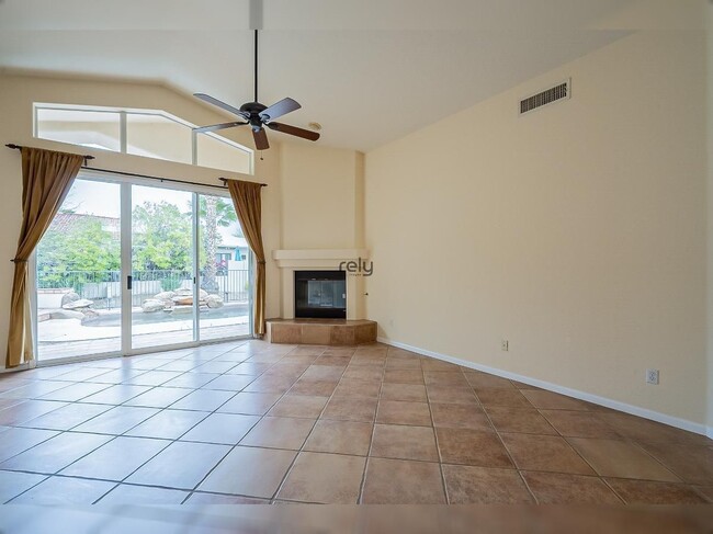 Building Photo - 4605 N Clear Creek Dr