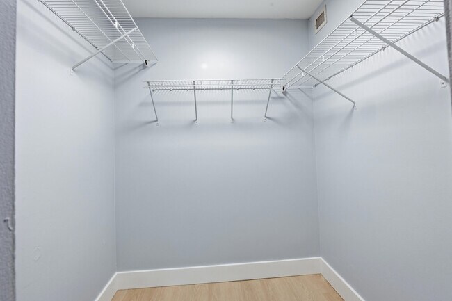 Building Photo - 2070 Homewood Blvd