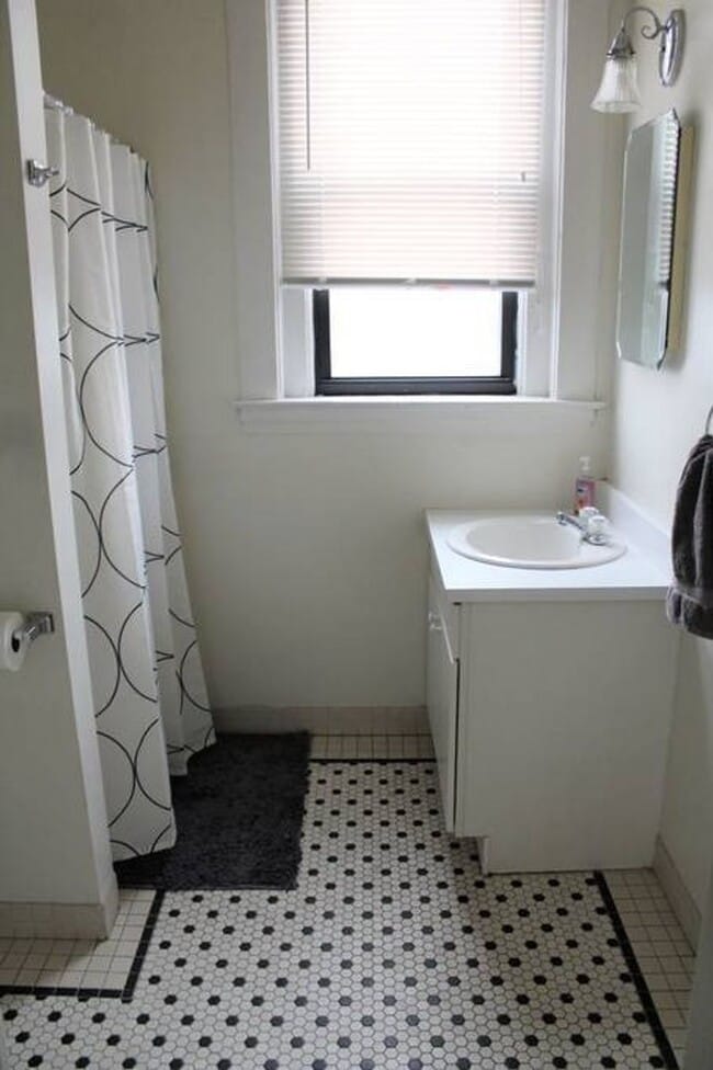 Building Photo - 3Bed/1Bath on East Carson Street