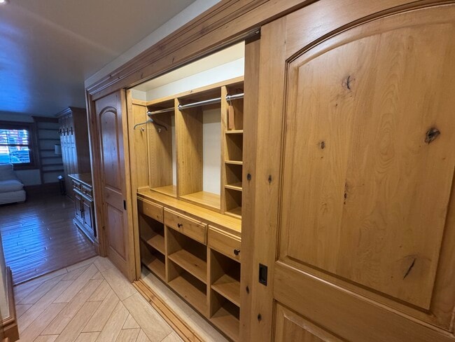 Building Photo - 119 E Cooper Ave