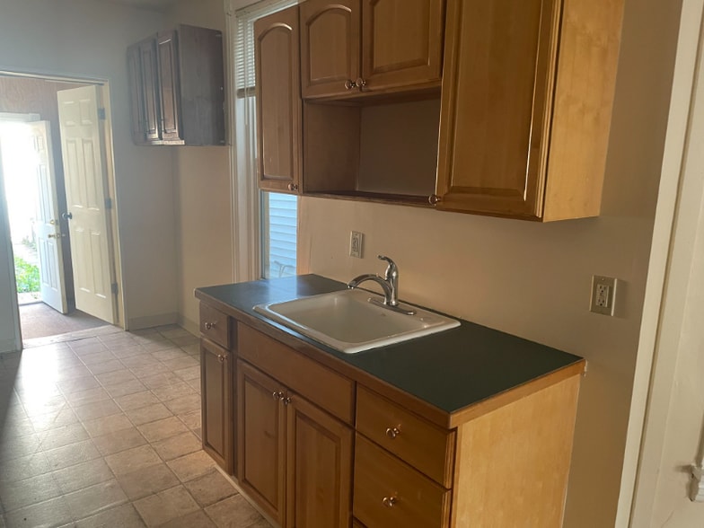 Building Photo - 609 N Ninth St