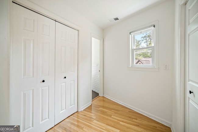 Building Photo - 2861 Dorby Close NE
