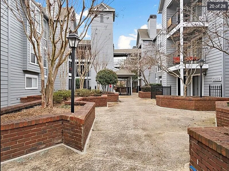 Walkway - 515 Granville Ct