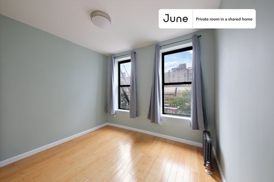 Building Photo - Private bedroom in 3 bed/1 bath Home