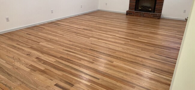 Building Photo - 3 Bedroom 3 Bath House Rental with Basemen...