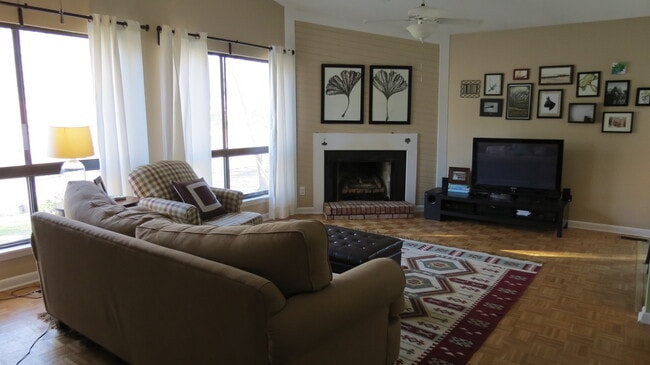 Building Photo - 805 Castalia Dr