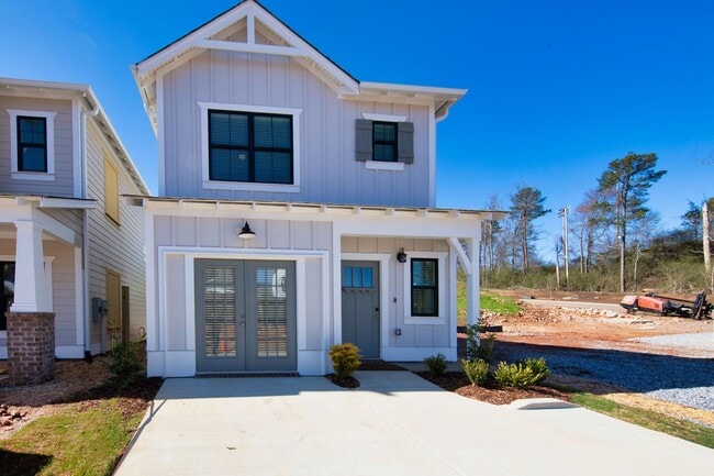 Building Photo - Elevated Rental Home with Community Amenities