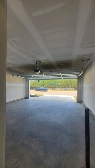 Building Photo - 1124 Broholmer Ln