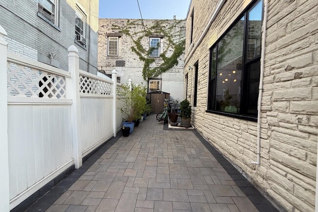 Building Photo - 407 Monastery Pl