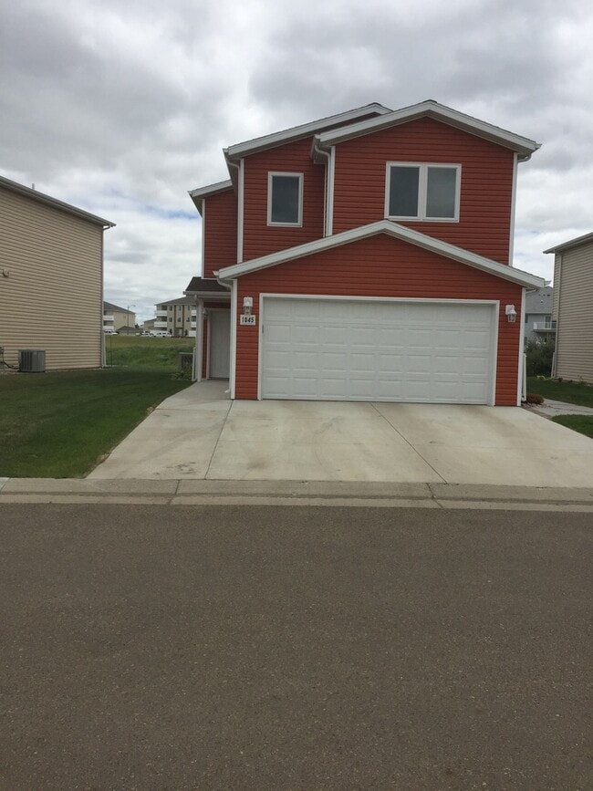 Building Photo - Gorgeous 3 bedroom