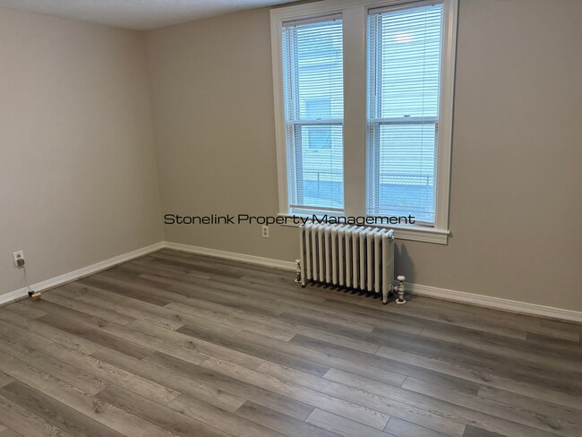 Building Photo - 66 Hamlet Ave