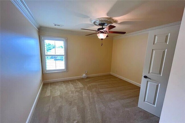 Building Photo - 330 Knollcrest Ct