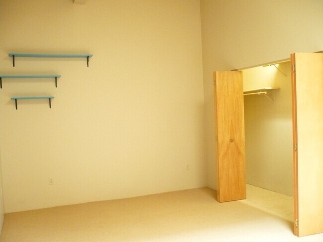 Building Photo - Spacious studio Condo near fairgrounds