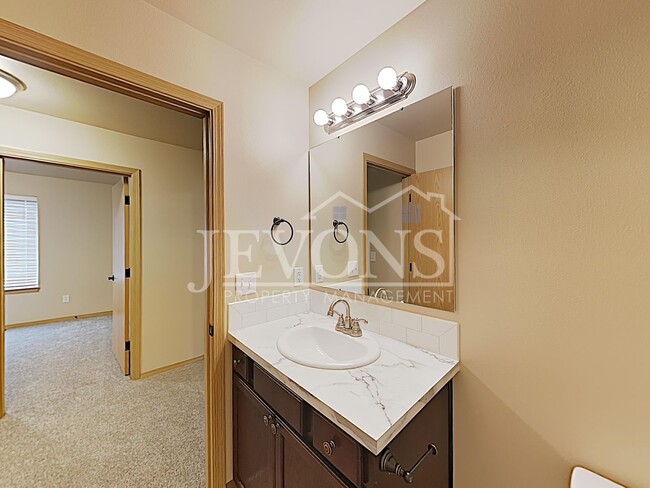 Building Photo - 708 N 29th Ave