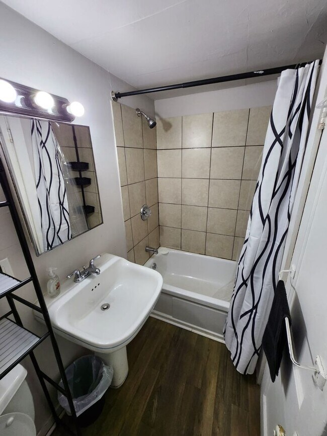 Building Photo - 1856 Lampson Rd