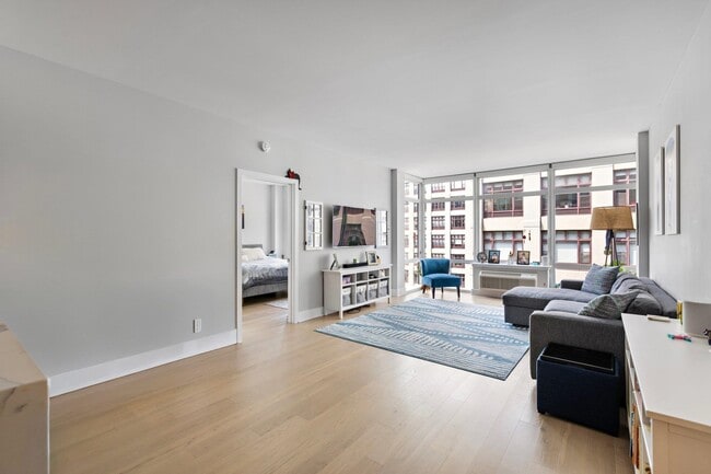 Building Photo - 1400 Hudson St