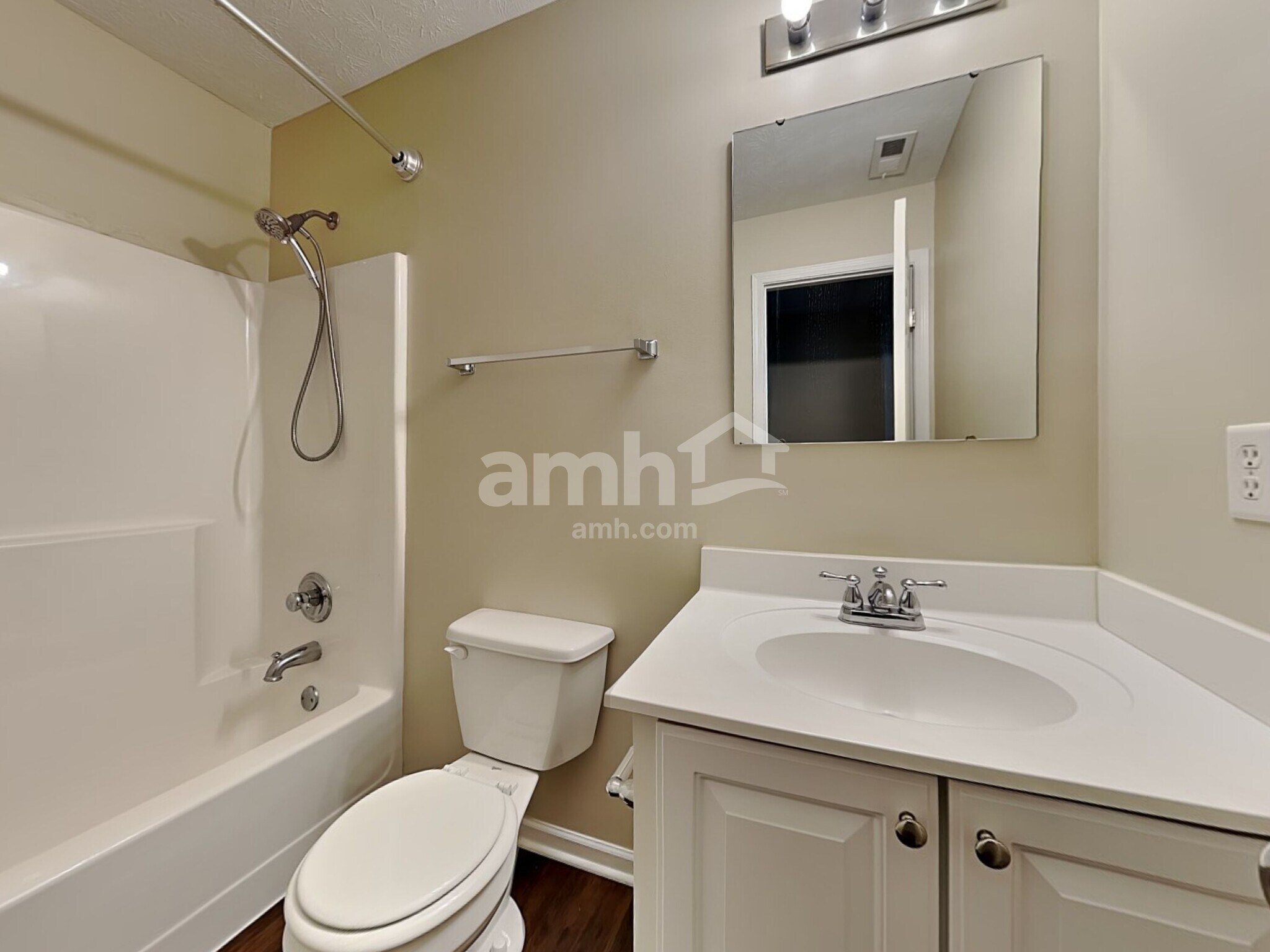 Building Photo - 609 Panzeretta Dr