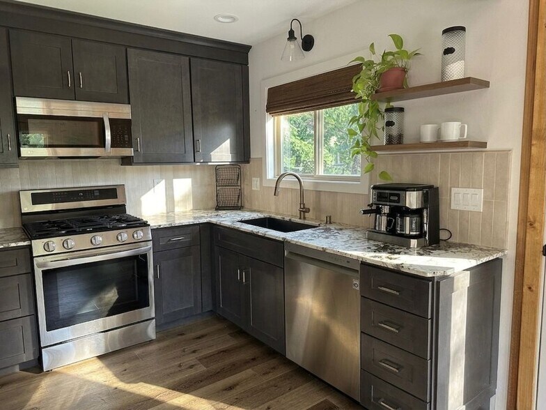 Building Photo - 22374 Glenwood Dr