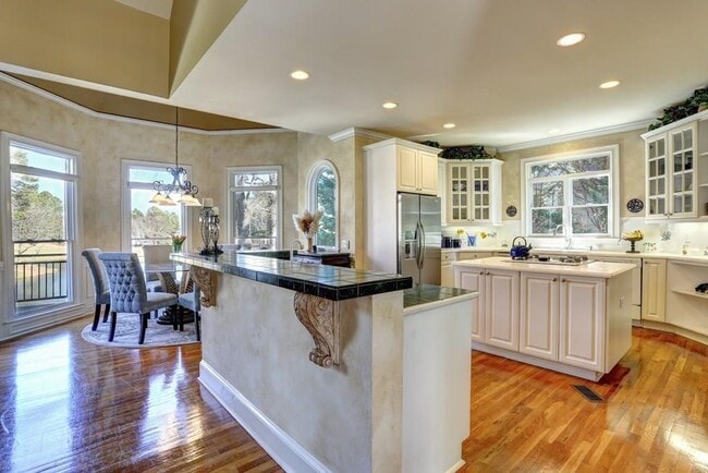 Building Photo - 7610 Wentworth Dr
