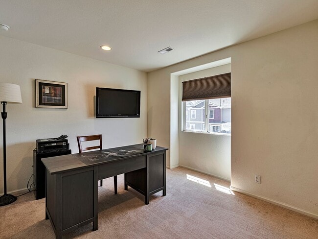 Building Photo - Spacious 3 Bedroom 2 1/2 Bath in Castle Rock!