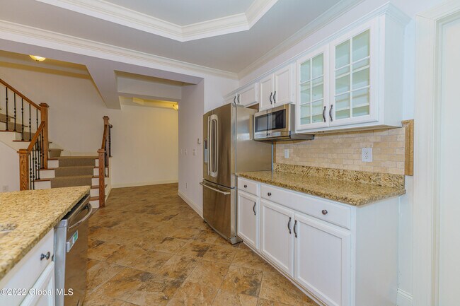 Building Photo - 502 Valley Pointe Dr