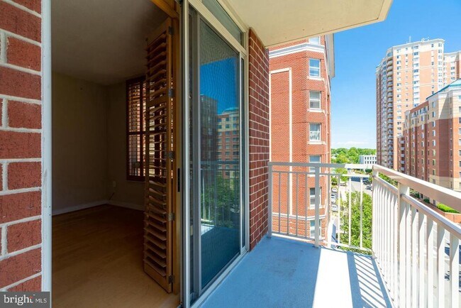 Building Photo - 820 N Pollard St