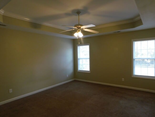 Building Photo - Great home in a desirable neighborhood!