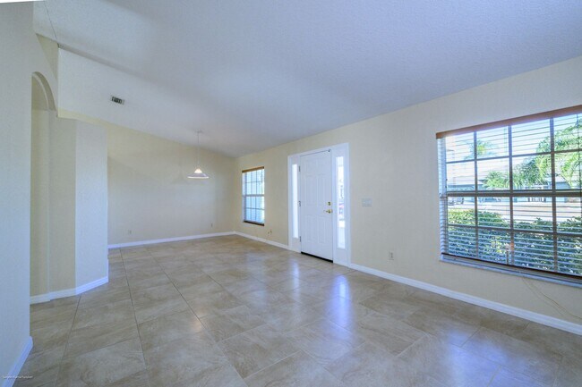 Building Photo - PRICE DROP!! ANNUAL UNFURNISHED HOME IN PUNTA GORDA