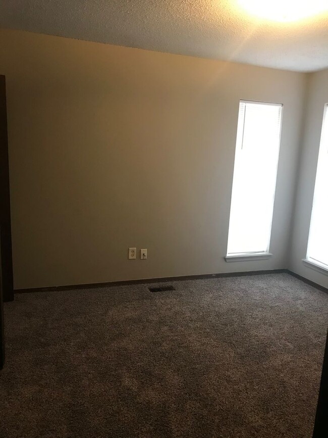 Building Photo - Edmond Home Ready for Occupancy