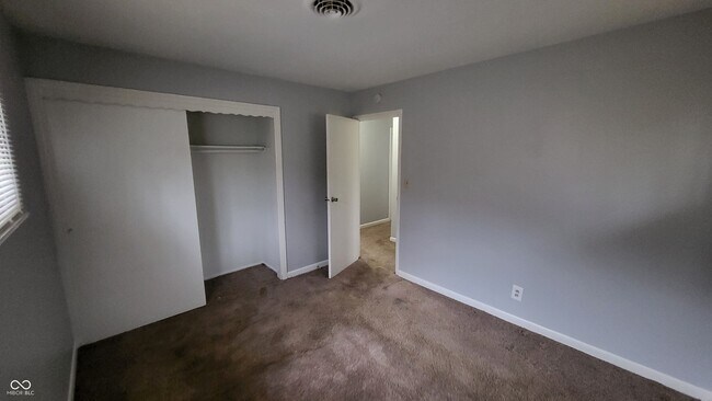 Building Photo - 4940 Leone Dr