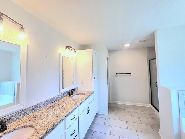 Building Photo - 734 Bancroft Dr