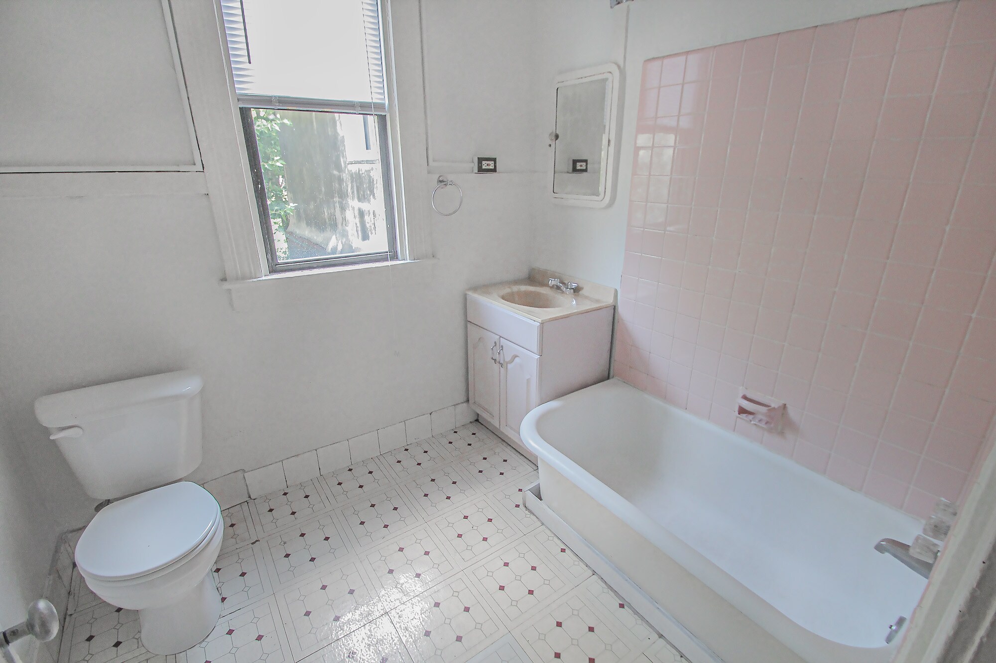 Building Photo - 435 Franklin Ave