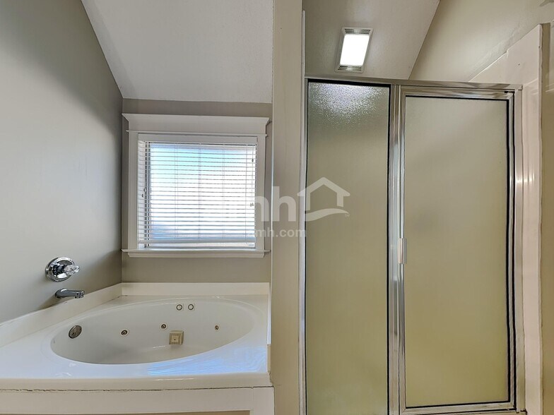 Building Photo - 1449 Albon Dr