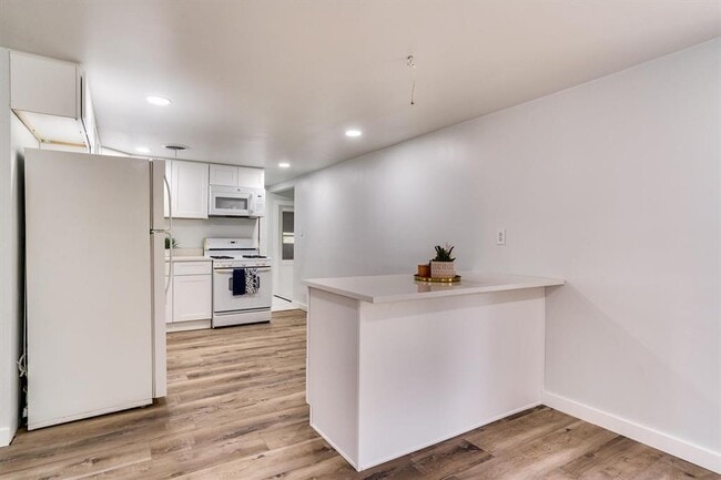 Building Photo - 1405 E Main St